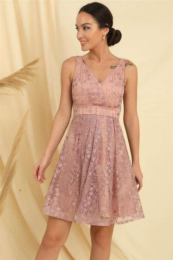 Robe en dentelle doublée à col en V