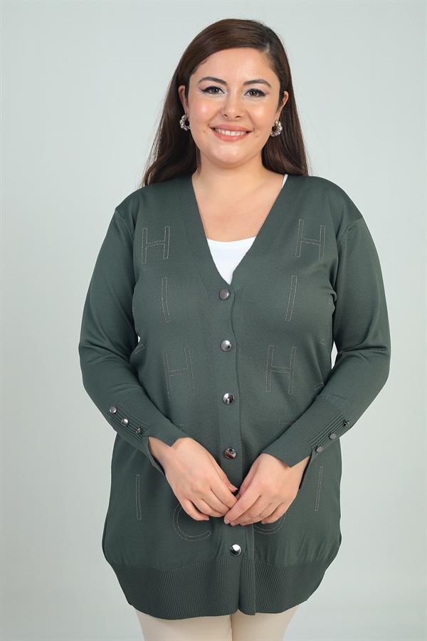 Kadın Kolları Düğme Detaylı Taş Harf Baskılı Soğuk İplik Büyük Beden Hırka