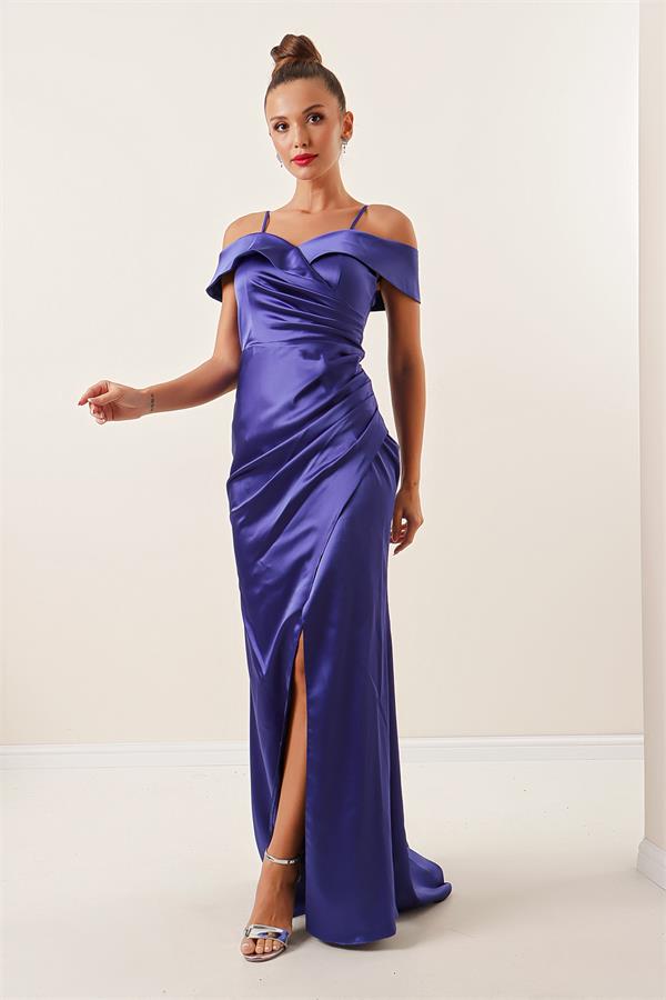 Robe longue en satin doublée, jupe plissée à col bateau