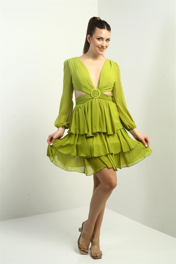 Robe courte en mousseline doublée à volants, décolleté en V devant et dos, taille marquée, pour femme