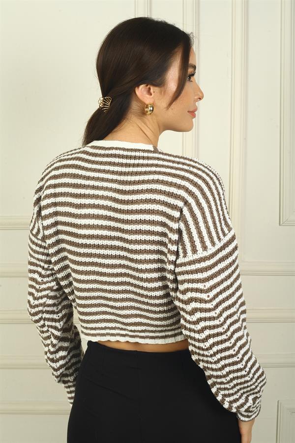 Kadın Önü Düğmeli Enine Çizgili Rahat Kalıp Akrilik Crop Hırka