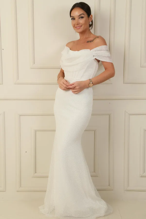 Degaje Yaka Düşük Kollu Balenli Boncuk İşlemeli Pullu Dantel Uzun Abiye Elbise