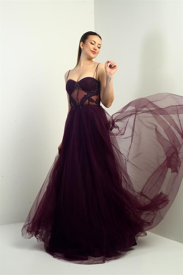 Robe longue princesse doublée à bretelles pour femme, avec buste plissé et ornements de perles