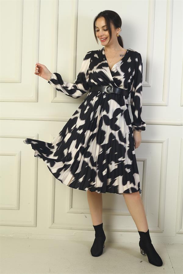 Robe midi en satin à motifs, doublée, ceinturée et plissée, avec encolure cache-cœur