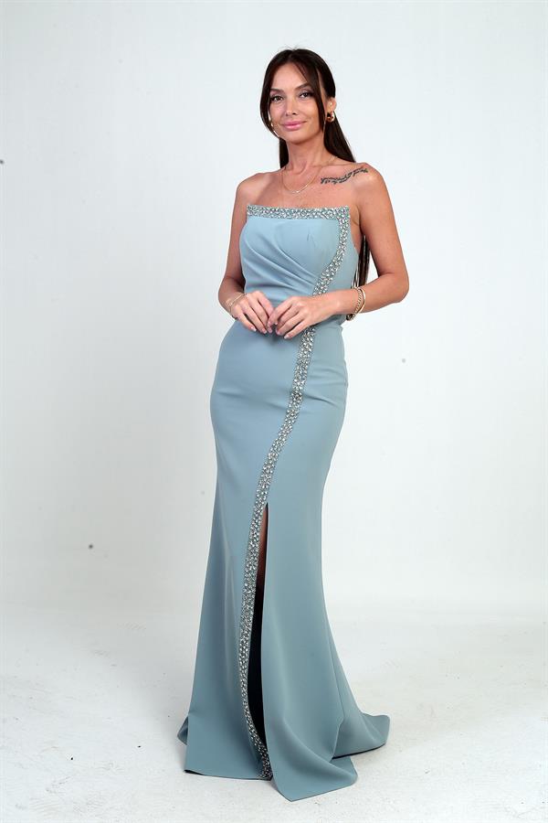 Robe longue en crêpe à doublure ornée de pierres et drapée sur le devant