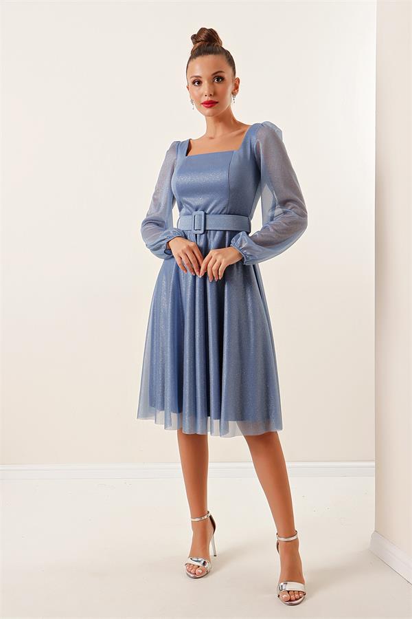 Kare Yaka Kemerli Balon Kol Astarlı Simli Elbise