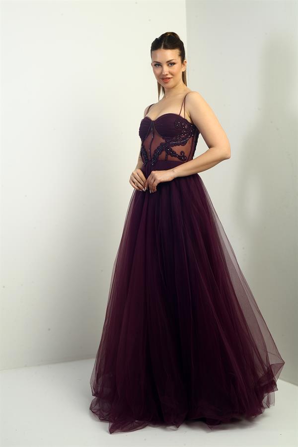 Robe longue princesse doublée à bretelles pour femme, avec buste plissé et ornements de perles