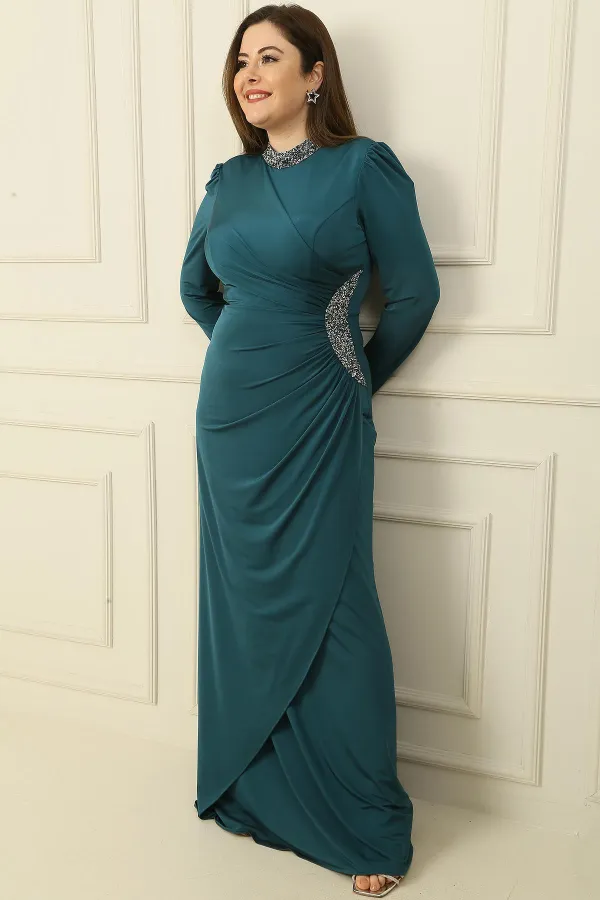 Robe longue hijab grande taille avec col et côtés ornés de pierres, doublée et froncée