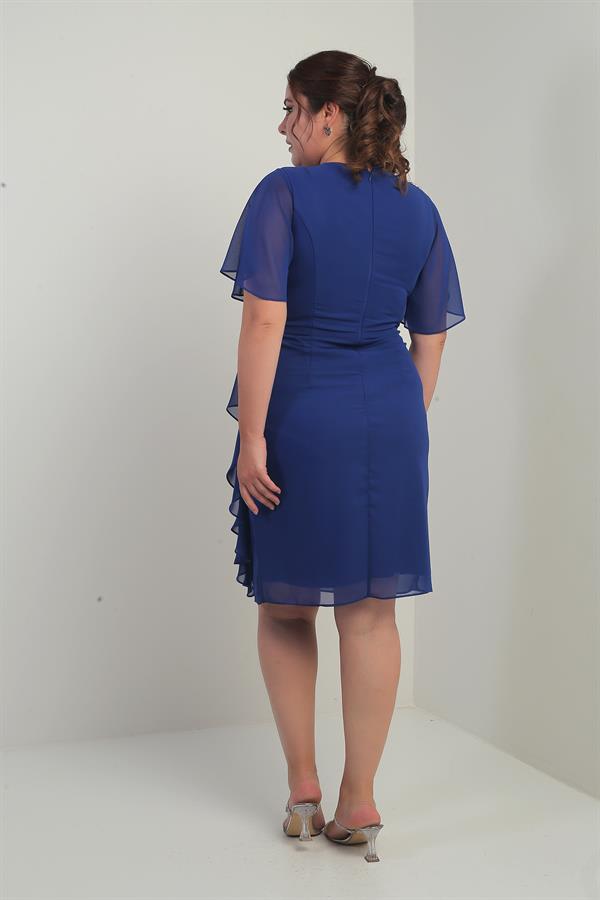 Robe en mousseline grande taille pour femme, ornée de cristaux aux épaules et à la taille, doublée et avec pochette.