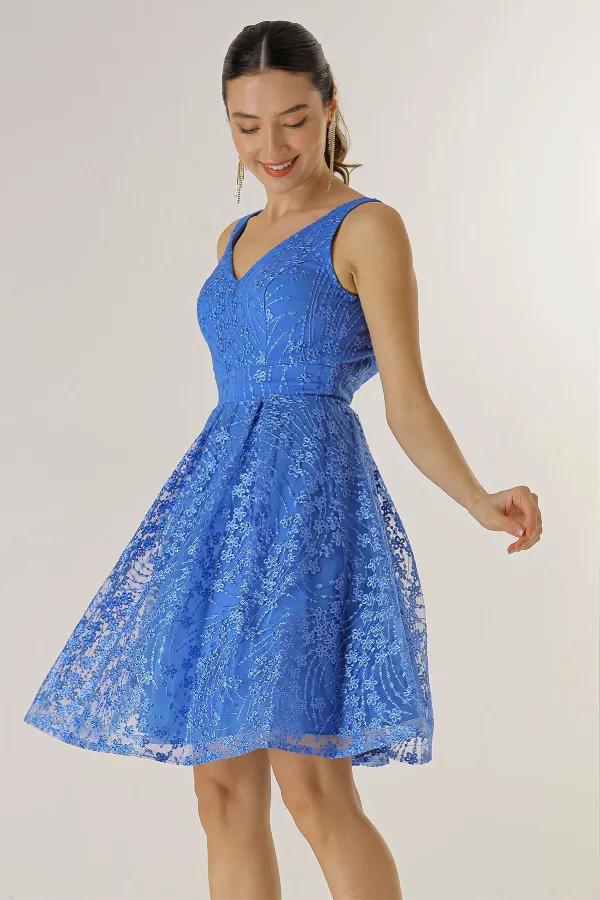 V Yaka Astarlı Dantel Elbise