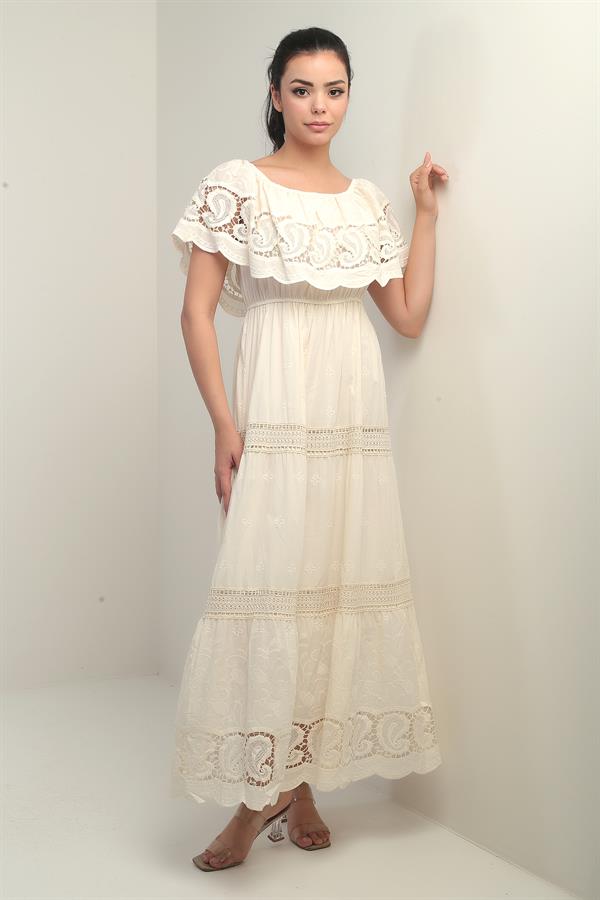 Robe longue doublée à encolure Madonna pour femme, ornée de dentelle et de broderies.