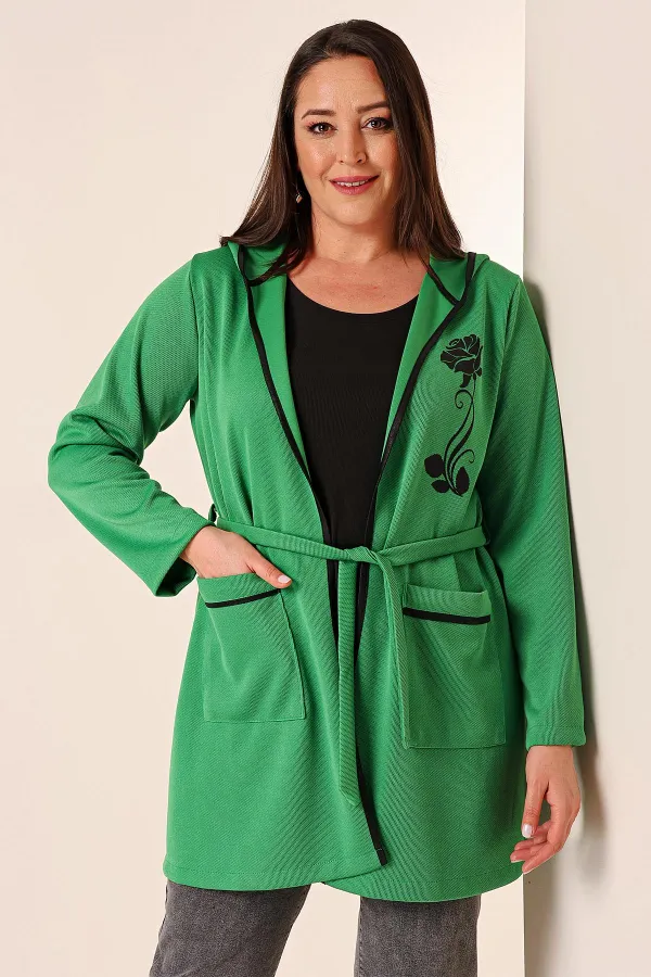 Ensemble 2 pièces grande taille avec débardeur sans manches, poche à capuche et cardigan imprimé floral ceinturé