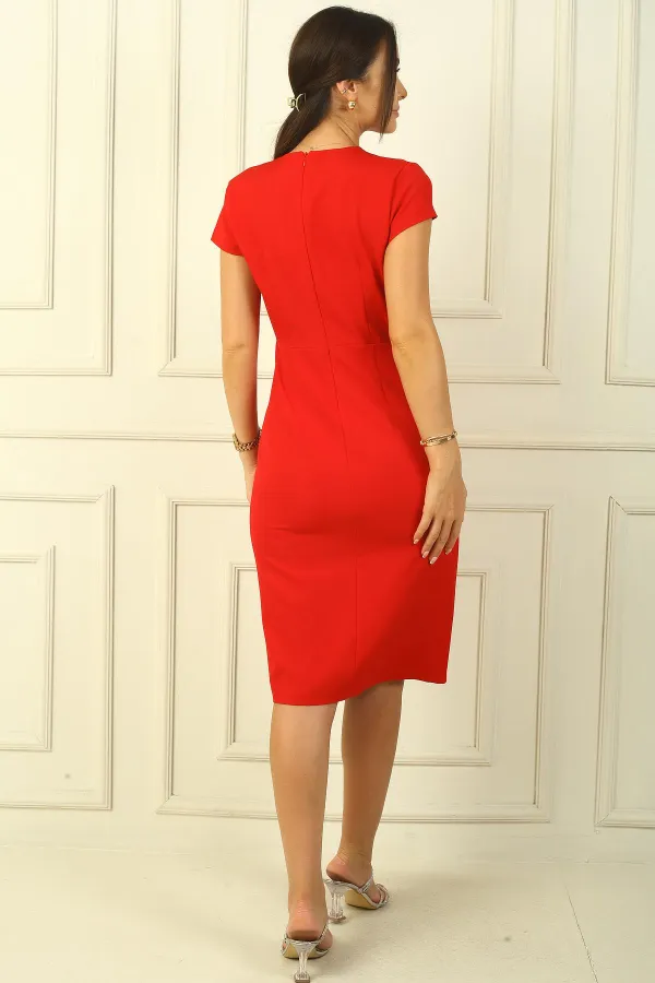 Robe croisée à manches demi-lune et fente sur le devant avec détails en pierre