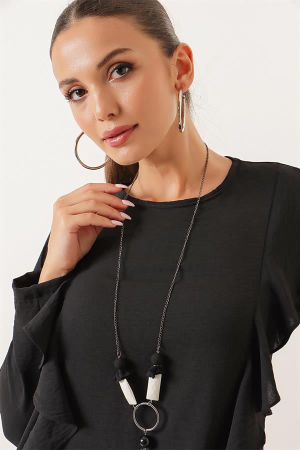 Long-sleeved Ayrobin Dress with Necklace and Ruffles