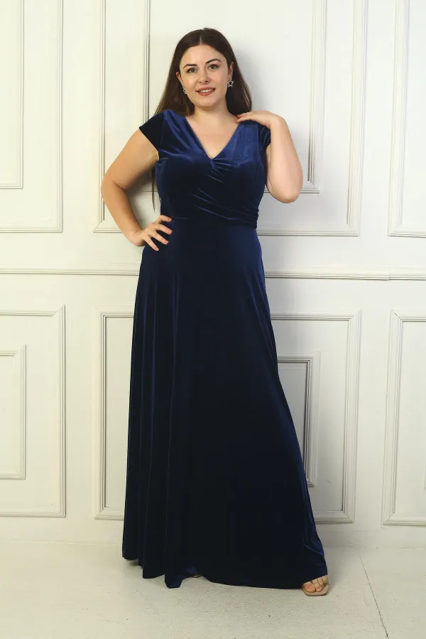 Robe longue en velours grande taille pour femme, avec décolleté en V devant et dos, fronces latérales et manches demi-lune.