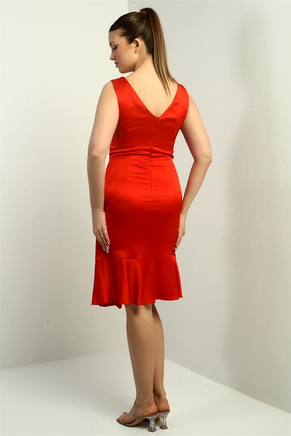 Robe courte en satin pour femme, doublée, à col cache-cœur, drapée sur le devant et ornée de volants.