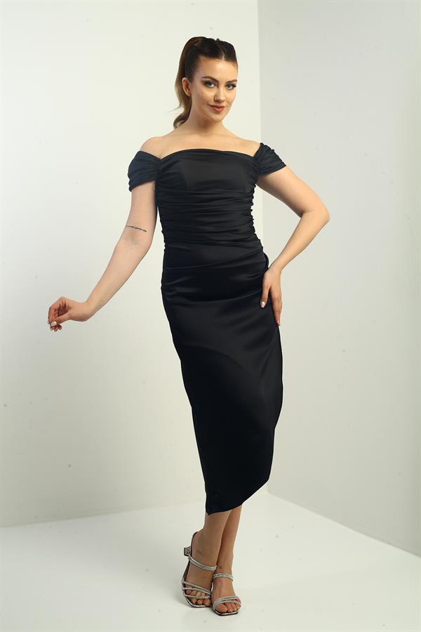 Robe courte asymétrique drapée en satin à encolure Madonna pour femme