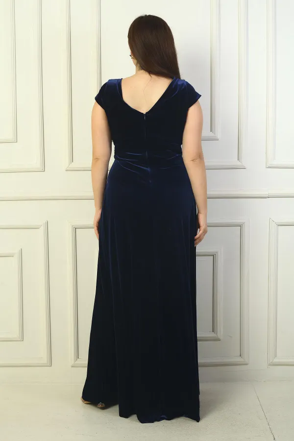 Robe longue en velours grande taille pour femme, avec décolleté en V devant et dos, fronces latérales et manches demi-lune.