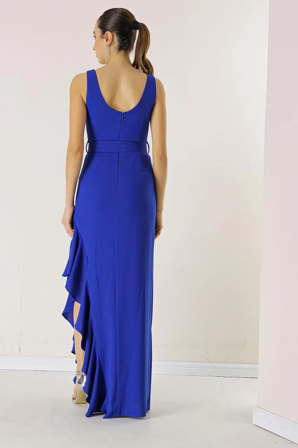 Robe longue en crêpe doublée avec volants latéraux et ceinture à la taille