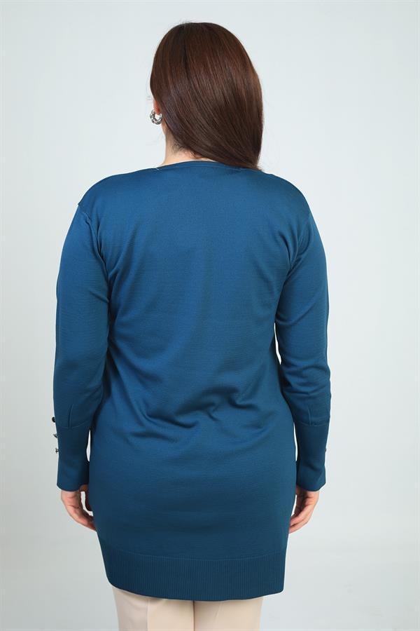 Kadın Kolları Düğme Detaylı Taş Harf Baskılı Soğuk İplik Büyük Beden Hırka