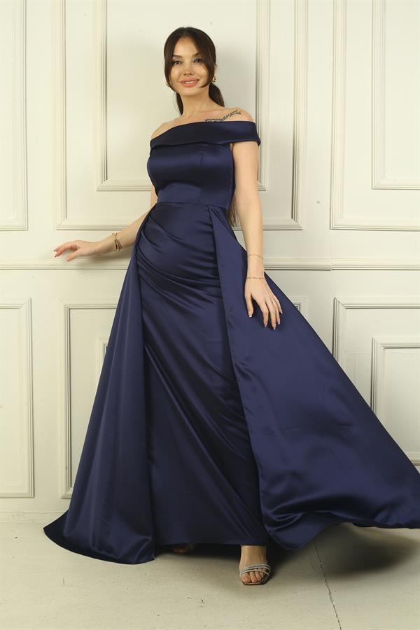 Kadın Madonna Yaka Önü Büzgülü Astarlı Pelerinli Saten Uzun Elbise