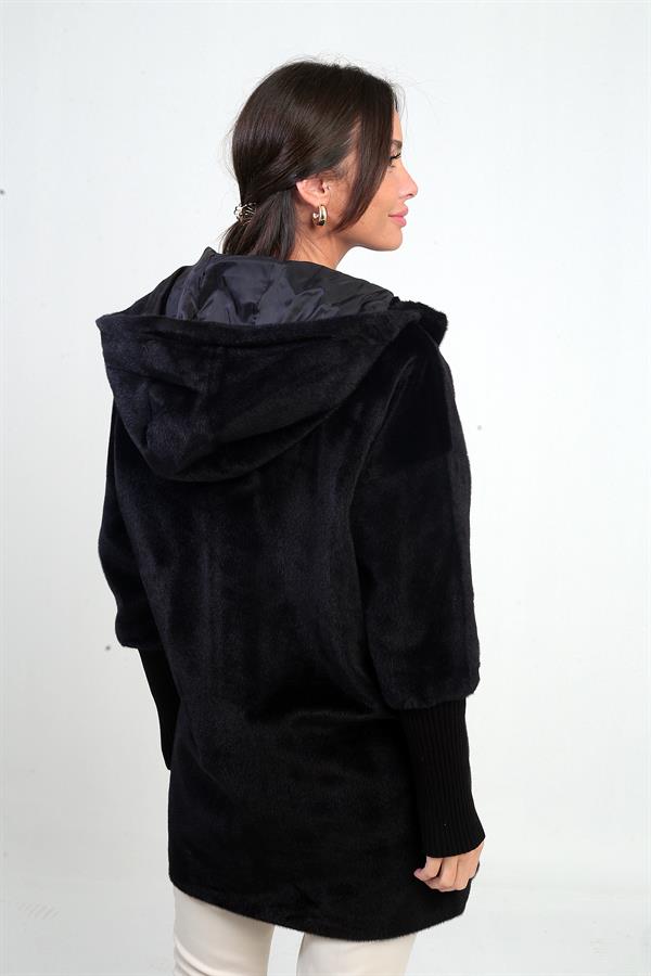 Kadın Kapüşonlu Önü Düğmeli Astarlı Kolları Ribanalı Angora Kaban