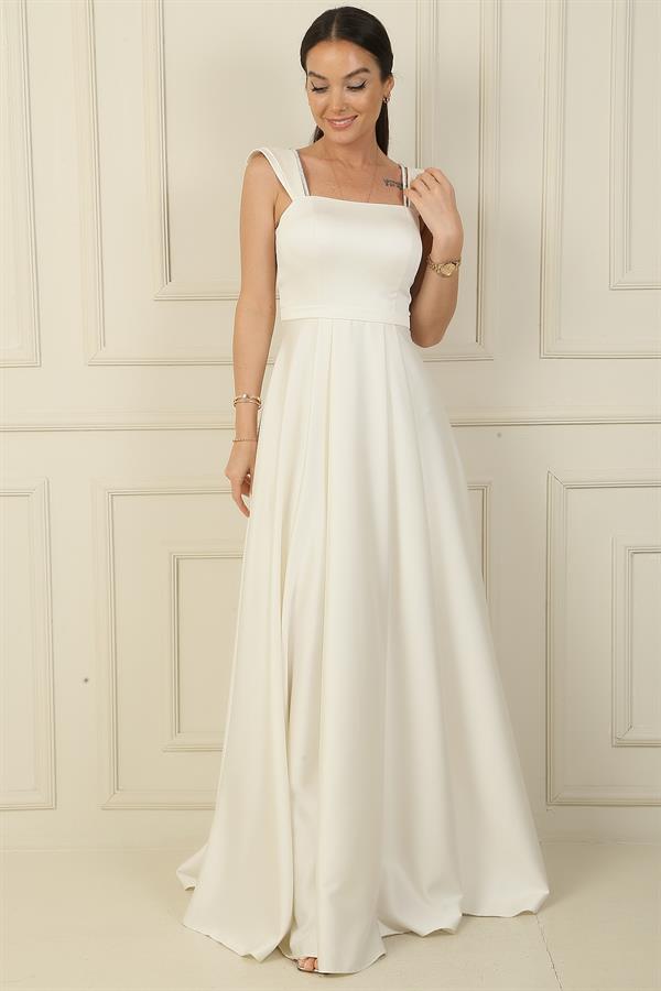 Robe longue en satin doublée, à bretelles, ornée de pierres et à encolure carrée