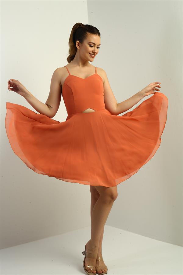 Kadın İp Askılı Arkası Bağlamalı Önü Pencereli Astarlı Şifon Kısa Kloş Elbise