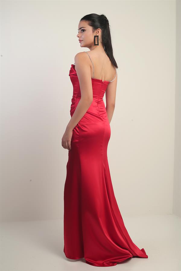 Kadın Parlak İp Askılı Derin Yırtmaçlı Önü Büzgülü Pileli Uzun Saten Abiye Elbise