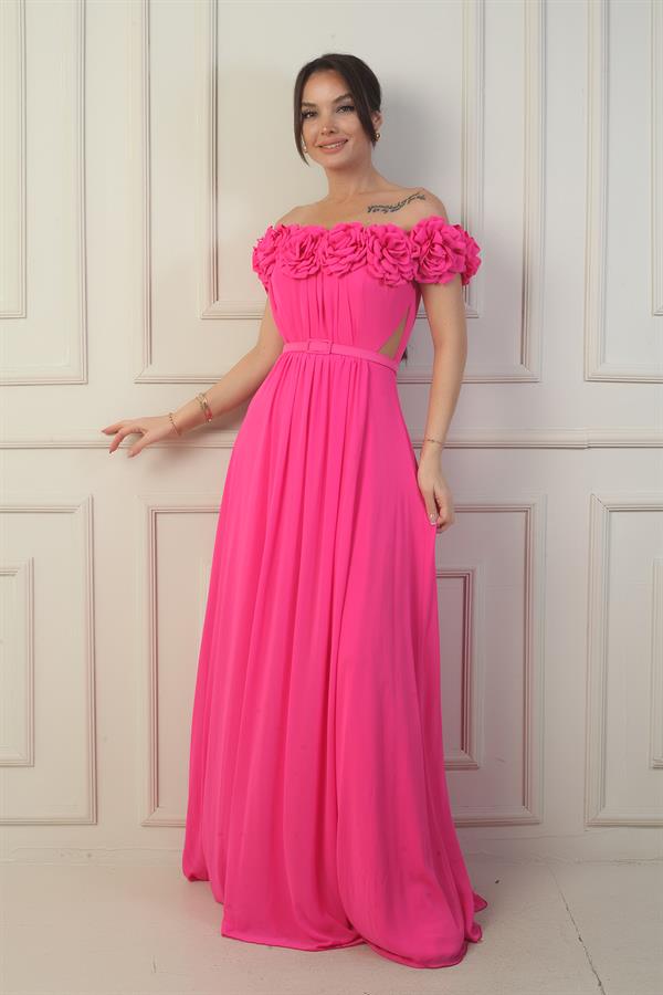 Robe longue en mousseline pour femme, ornée d'un décolleté floral découpé au laser, doublée et ceinturée à la taille.