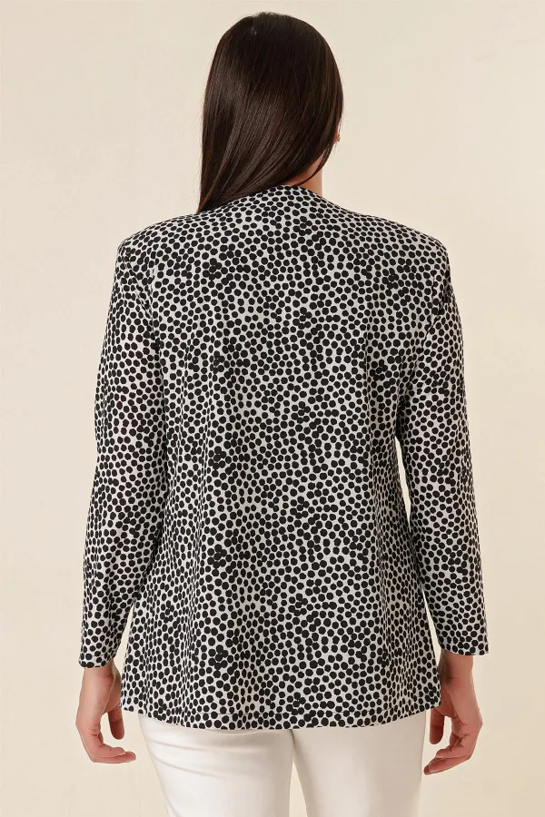 İçi likralı Atletli Puantiyeli Sahte Cepli Büyük Beden Krep Saten Ceket