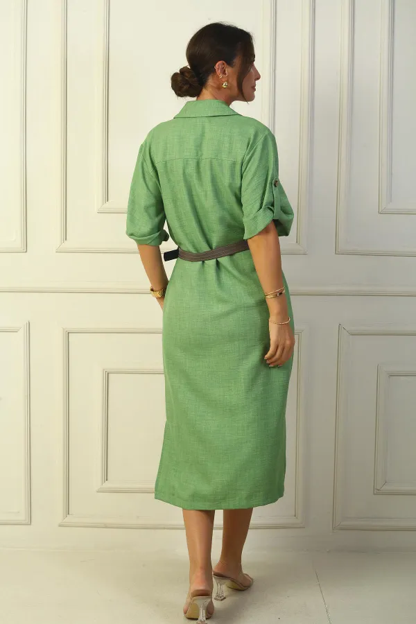 Long dress with button front, belted waist, and double pockets, linen-effect finish.