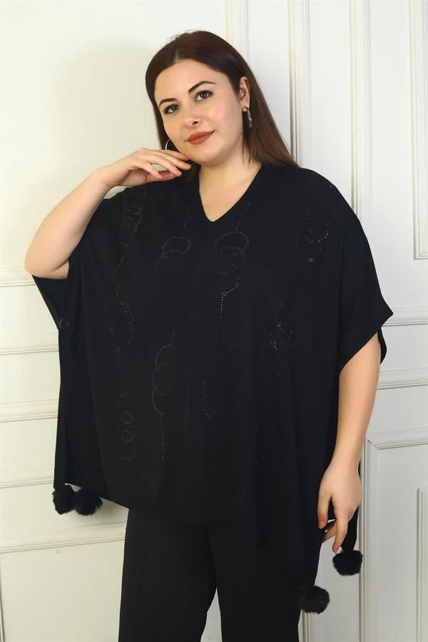 Poncho pour femme à col en V avec détails de boutons sur les côtés, devant rond, orné de pierres et de pompons, grandes tailles.