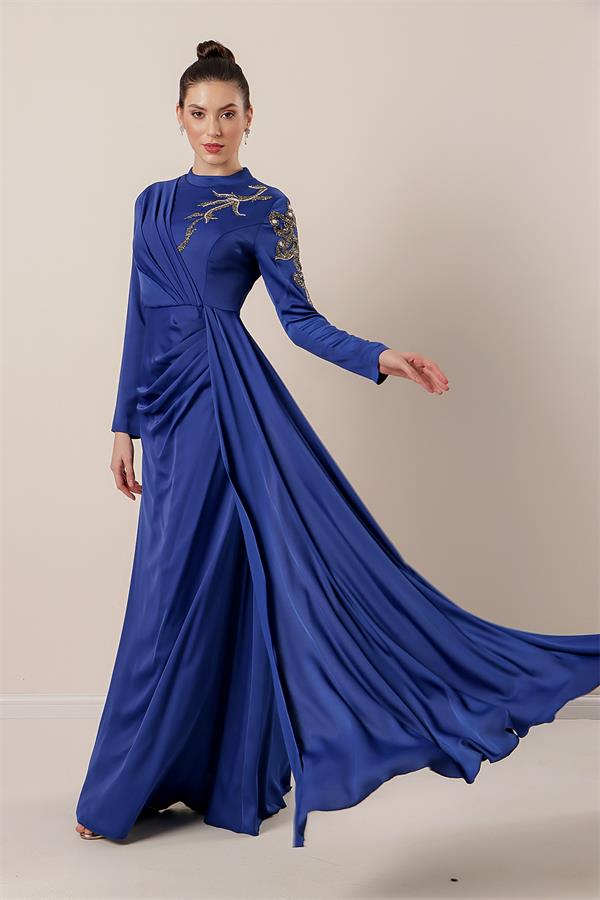 Taş İşlemeli Önü Büzgülü Astarlı Krep Saten Tesettür Elbise