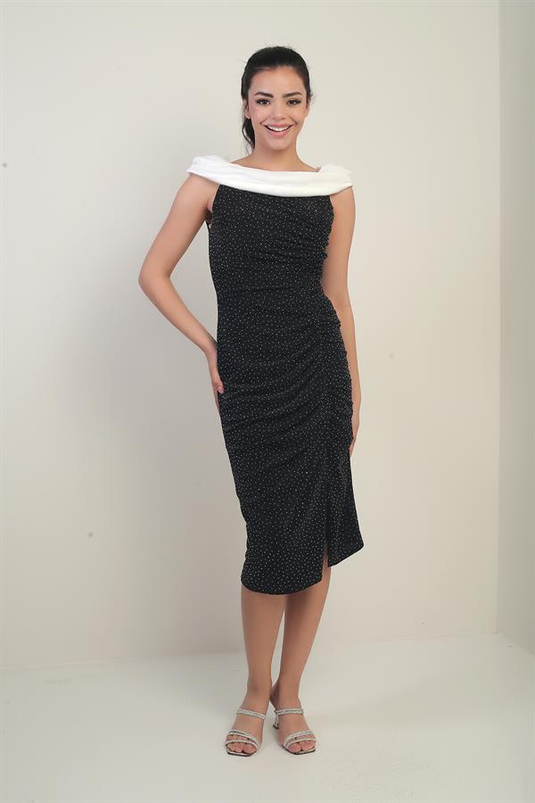 Robe midi bustier en mousseline de soie pour femme, ornée d'un décolleté et doublée de lycra froncé.