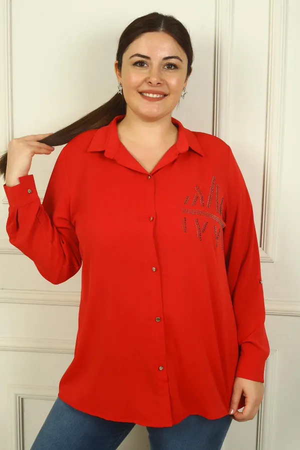 Chemise en crêpe satinée grande taille pour femme, manches repliées et détails en pierre