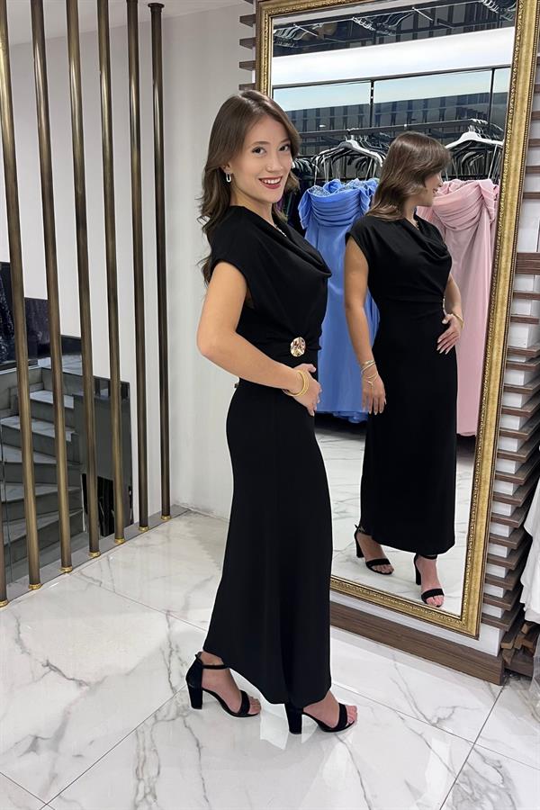 Kadın Degaje Yakalı Toka Detaylı Likralı Uzun Elbise