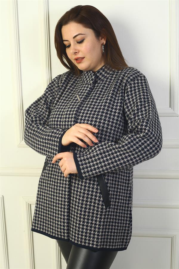 Cardigan en acrylique grande taille à motif pied-de-poule, poches avant à boutons-pression pour femme et détails en cuir. Cardigan en acrylique grande taille à motif pied-de-poule, poches avant à boutons-pression pour femme et détails en cuir.