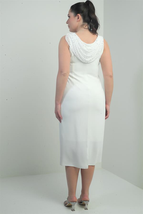 Robe midi en crêpe grande taille, doublée, avec col en V et ornements de pierres.