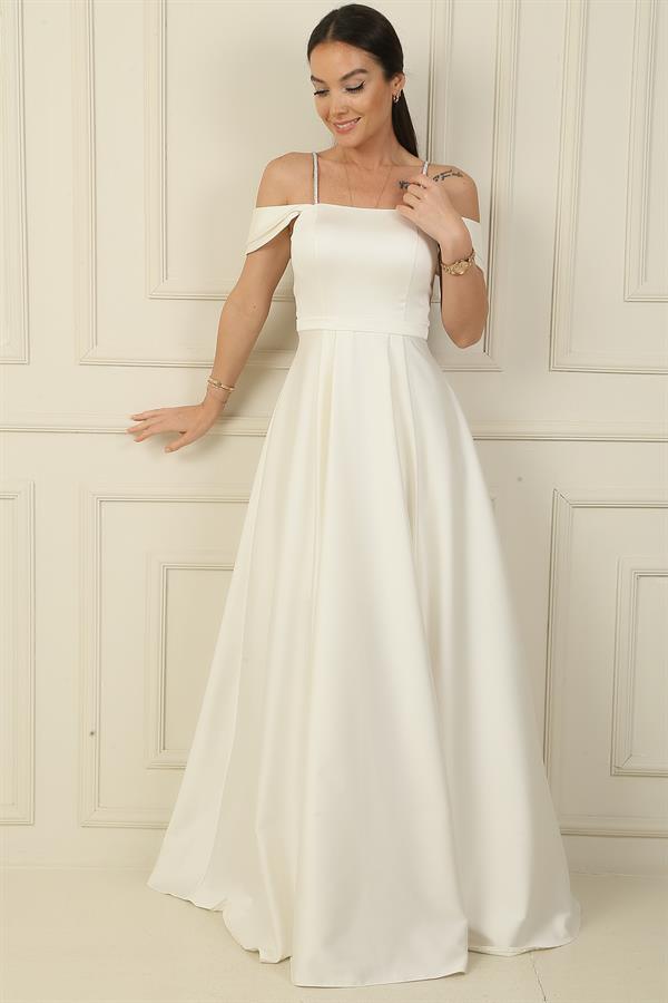 Robe longue en satin doublée, à bretelles, ornée de pierres et à encolure carrée