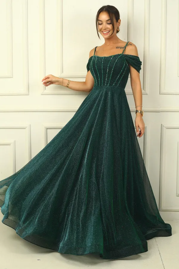 Robe longue à bretelles, manches basses, détails perlés, doublée et scintillante