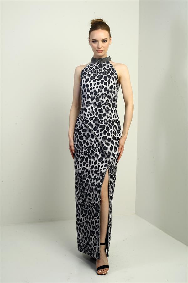 Robe midi imprimée léopard à col halter et détails en pierre pour femme, doublée d'un tissu auto-entoilé.