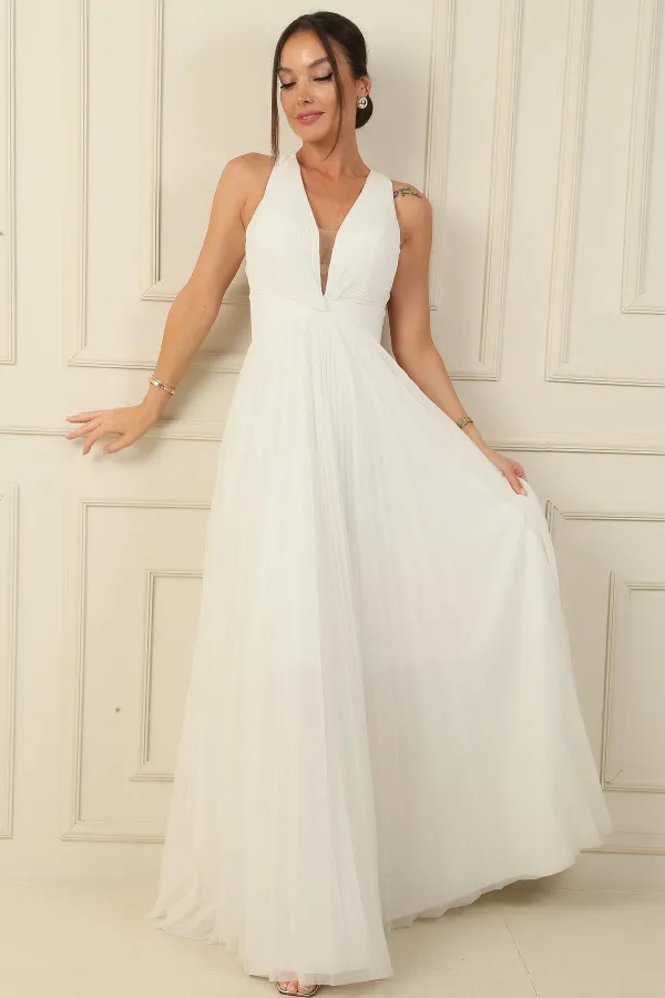 Robe de soirée longue en mousseline plissée avec un dos nu et un détail noué sur le devant