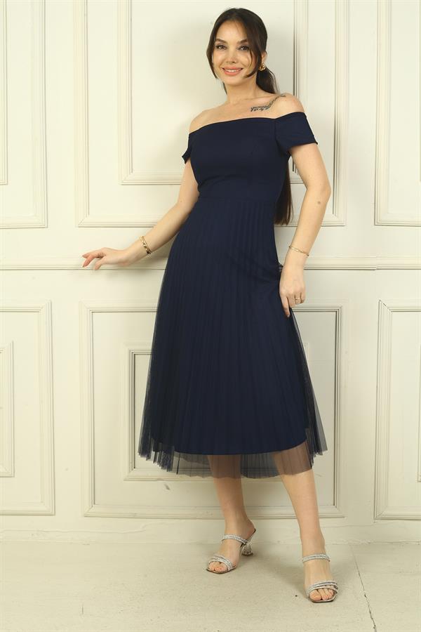 Robe Madonna à encolure Madonna, jupe plissée en mousseline doublée et doublée