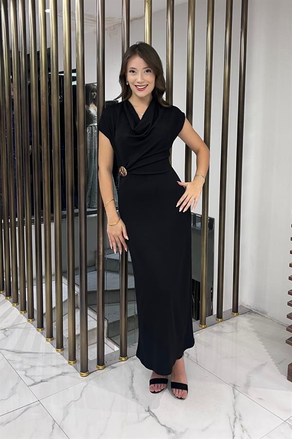 Kadın Degaje Yakalı Toka Detaylı Likralı Uzun Elbise