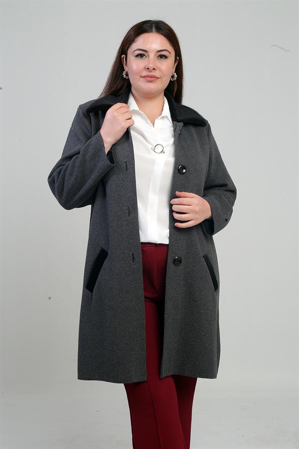 Manteau en maille grande taille pour femme, avec col et poche en fourrure et fermeture boutonnée sur le devant