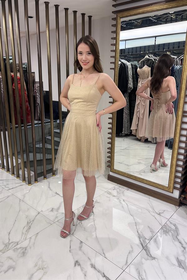 Robe courte en tulle à bretelles et doublure lacée pour femme