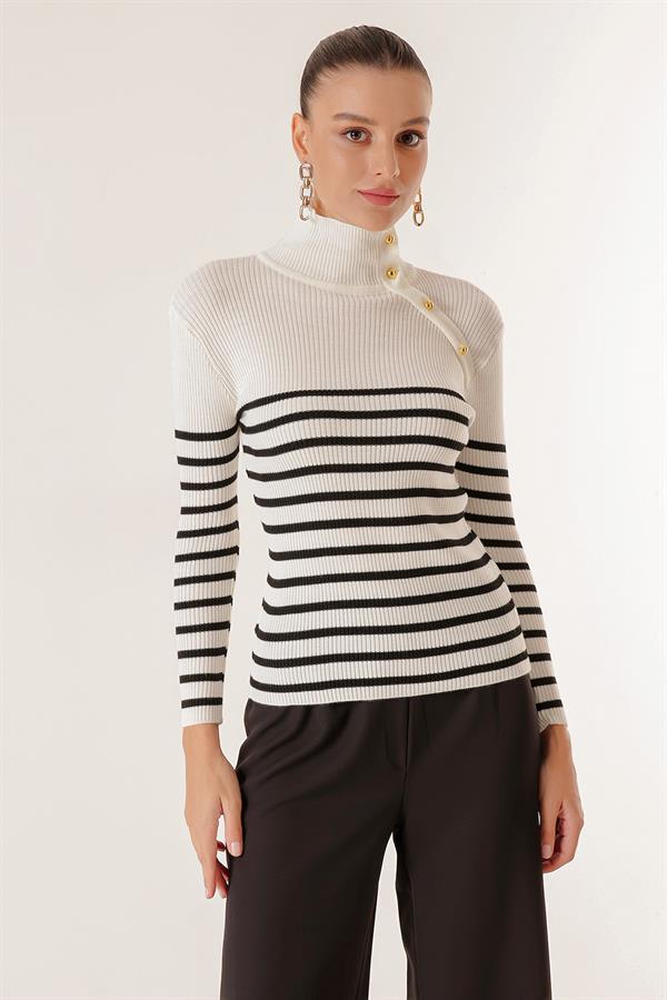 Blazer Çizgili Omzu Süs Düğmeli Boğazlı Kazak