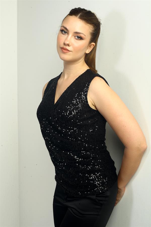 Blouse à sequins doublée, sans manches, avec encolure cache-cœur et drapée sur le devant, pour femme