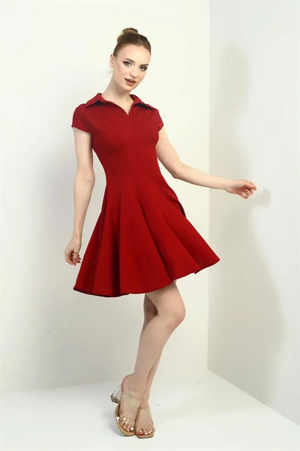 Robe courte évasée en lycra à col polo et manches longues pour femme